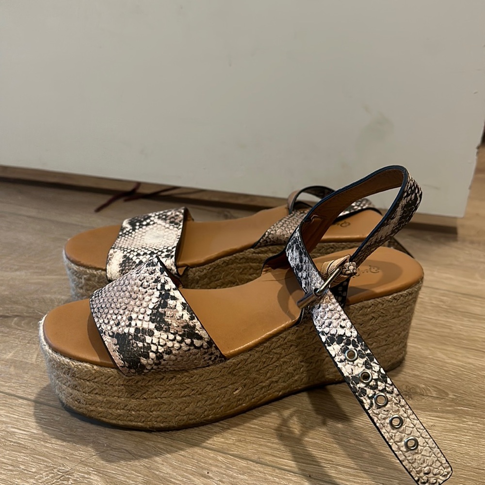 Platform sandals